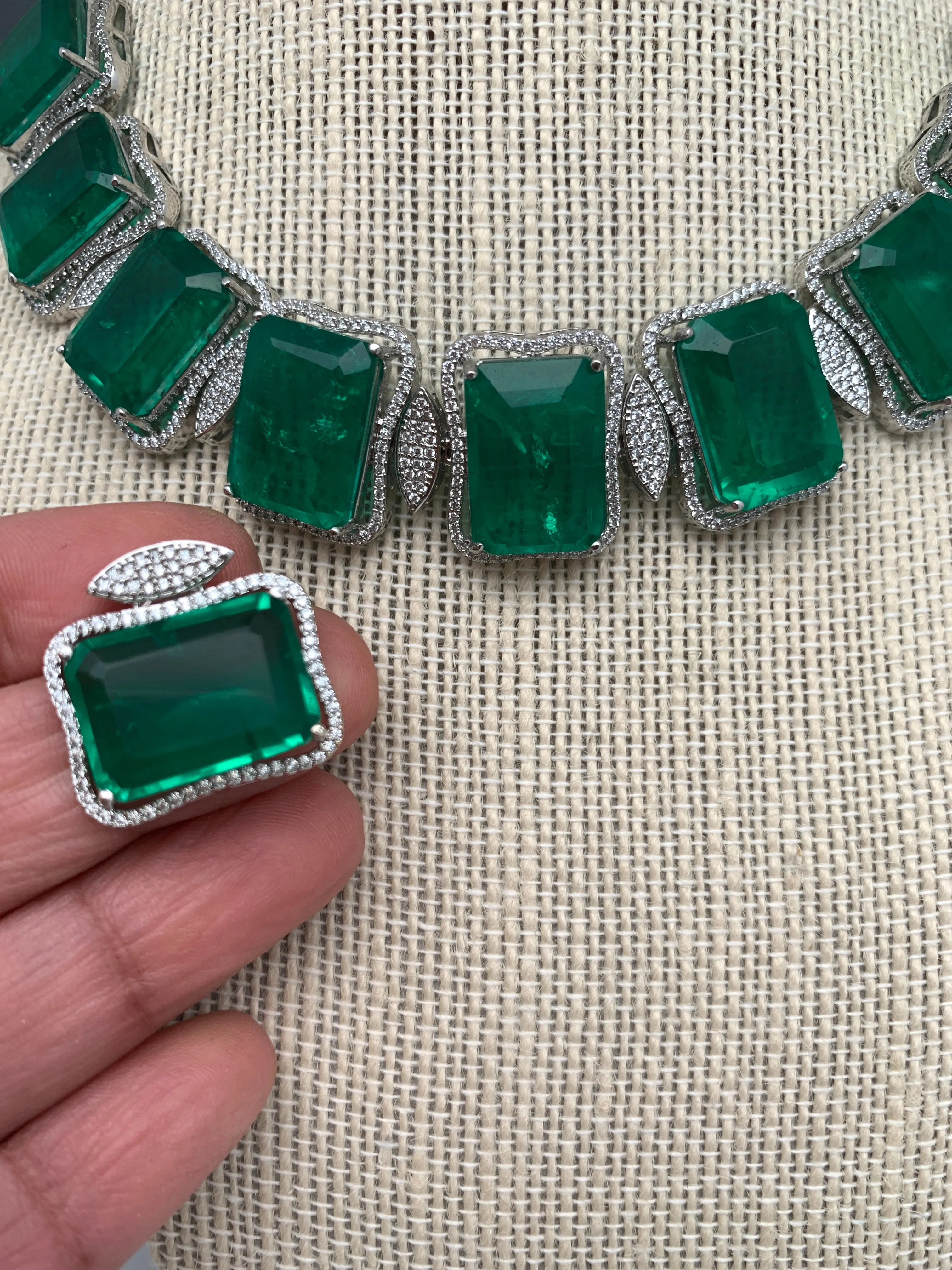 Green Doublet Stone Neckline Short Necklace