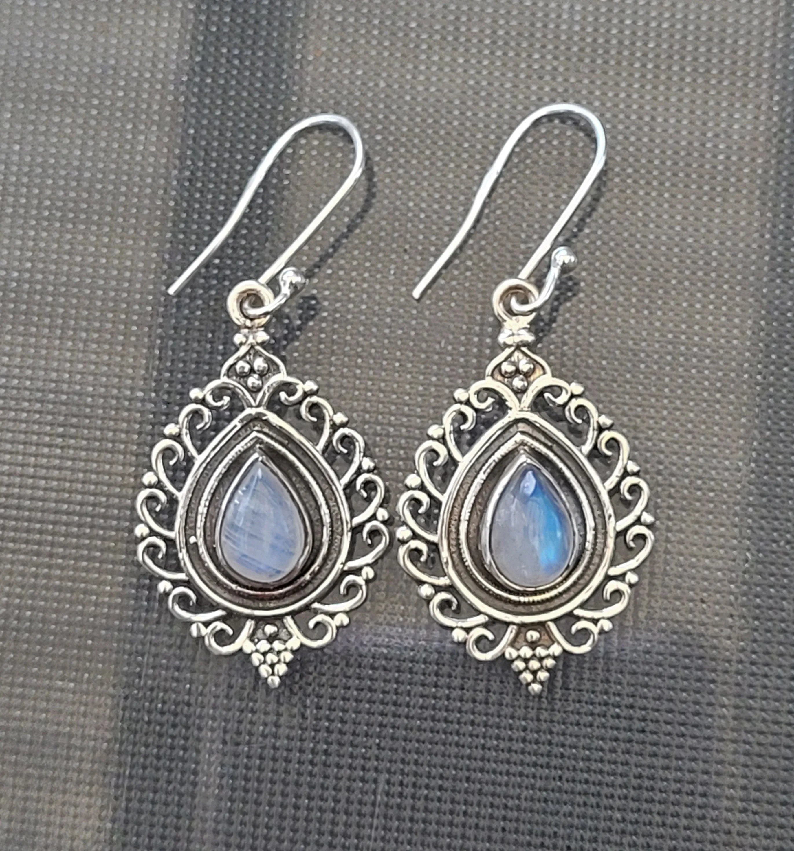 Moonstone Sterling Silver Earrings, 925 Sterling Silver Earrings, Gemstone Vintage Earrings, White stone Earrings, Teardrop Gemstone earring