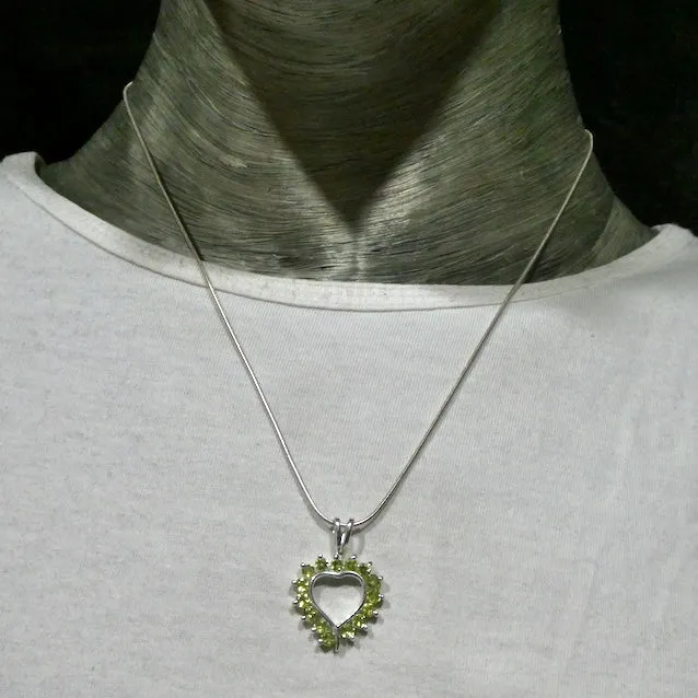 Pendant, Peridot Heart, 15 Faceted Rounds, 925 Sterling Silver, r6