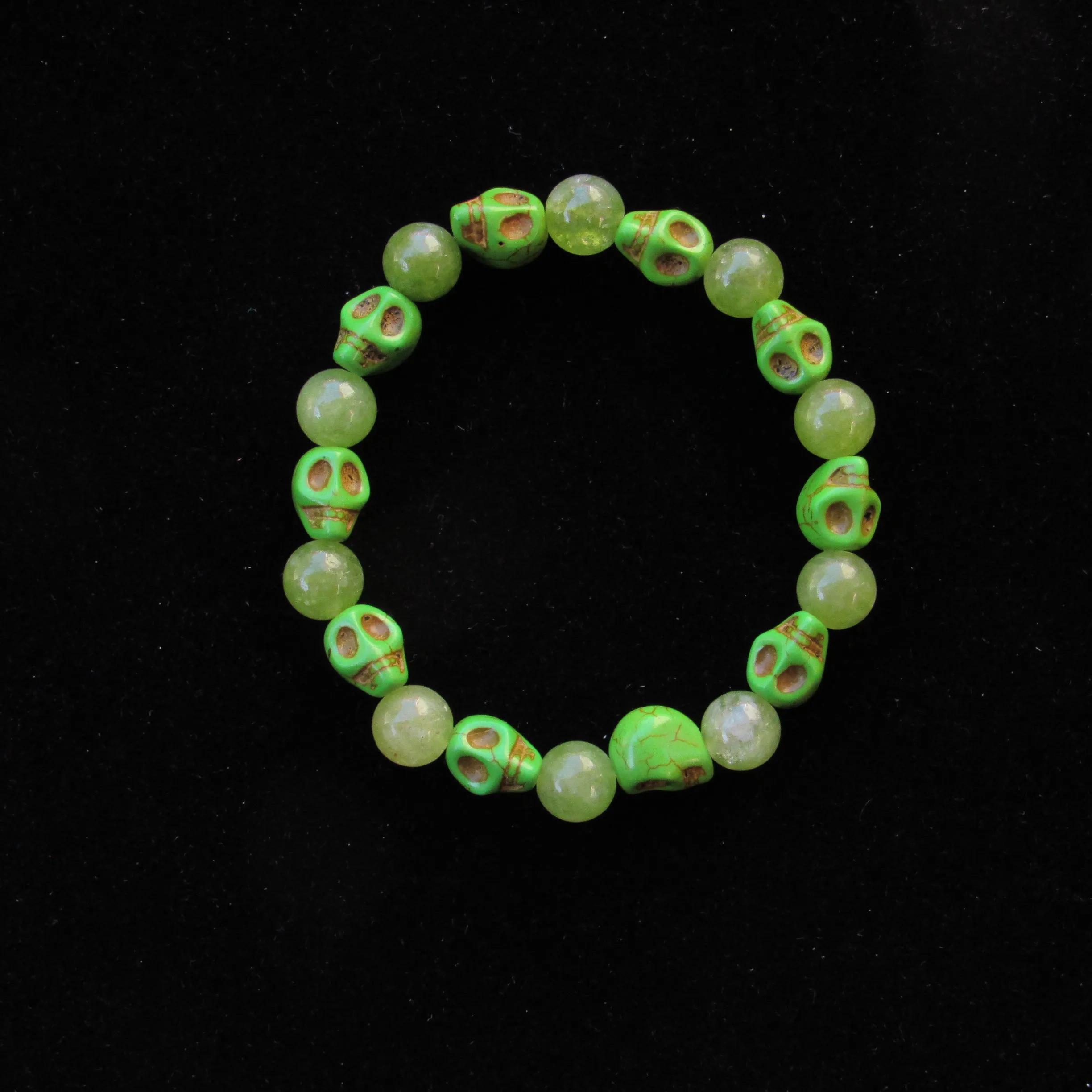 Peridot gemstone and Howlite Skull Bracelet