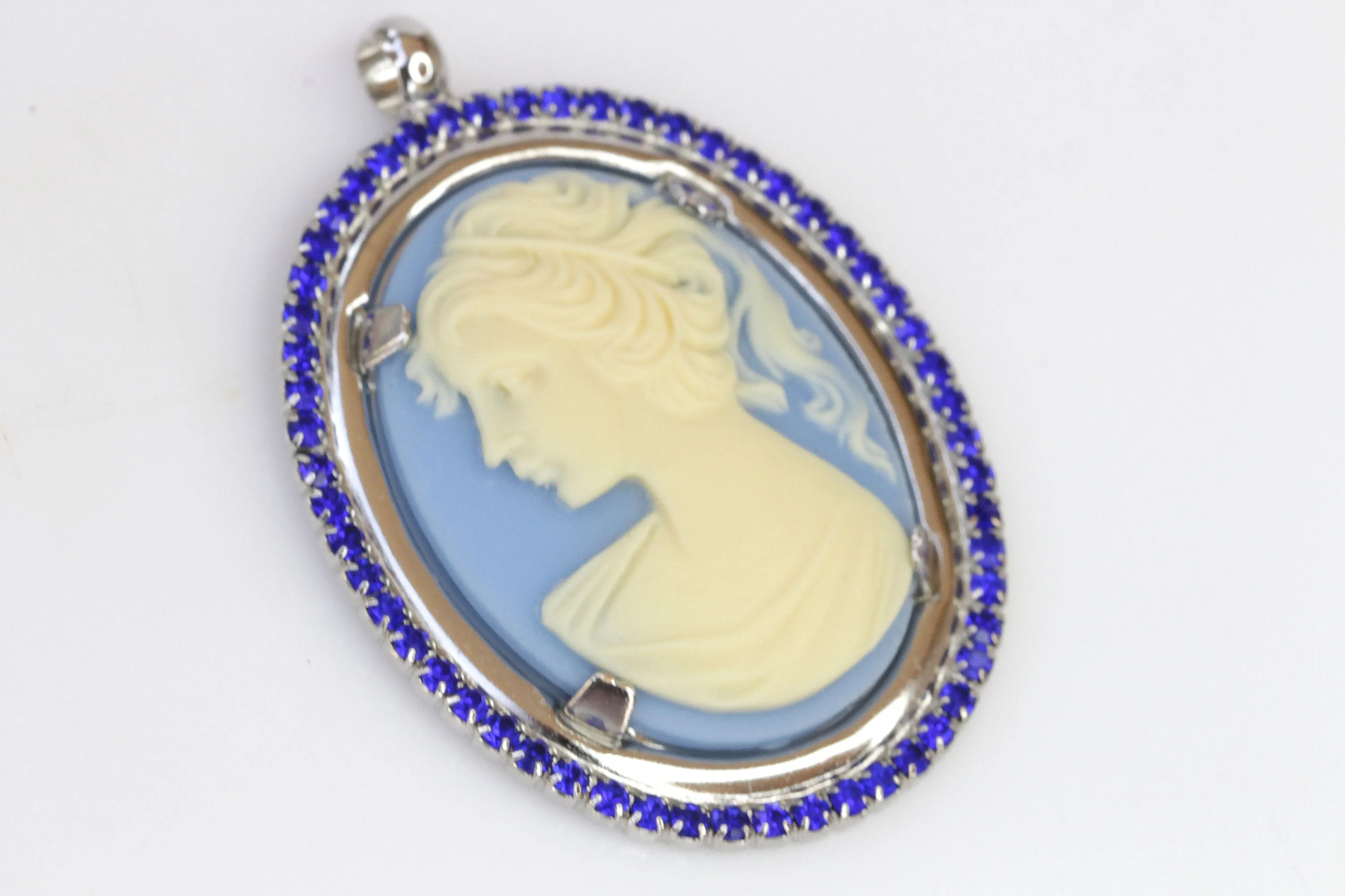 SAPPHIRE CAMEO NECKLACE