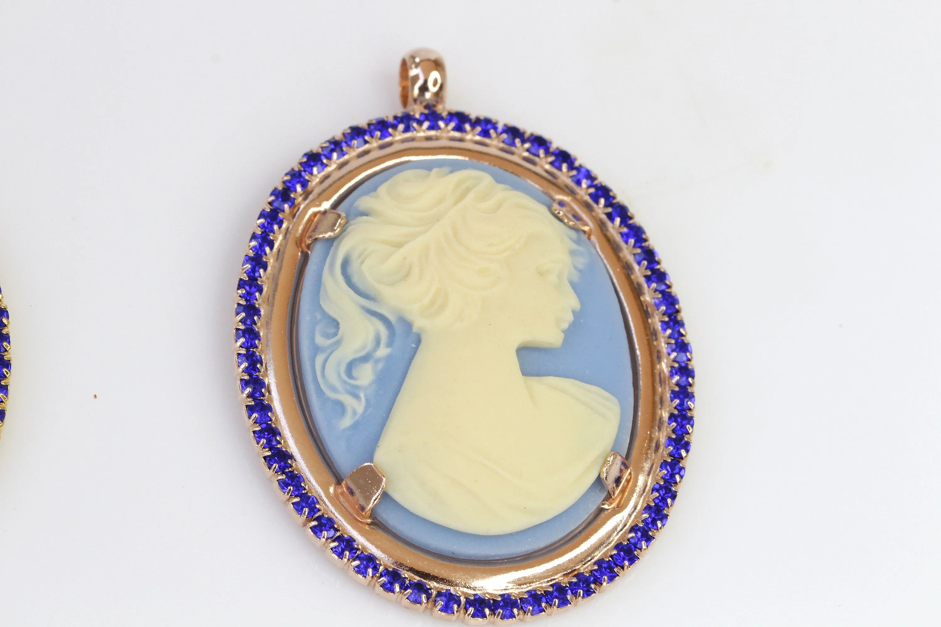 SAPPHIRE CAMEO NECKLACE