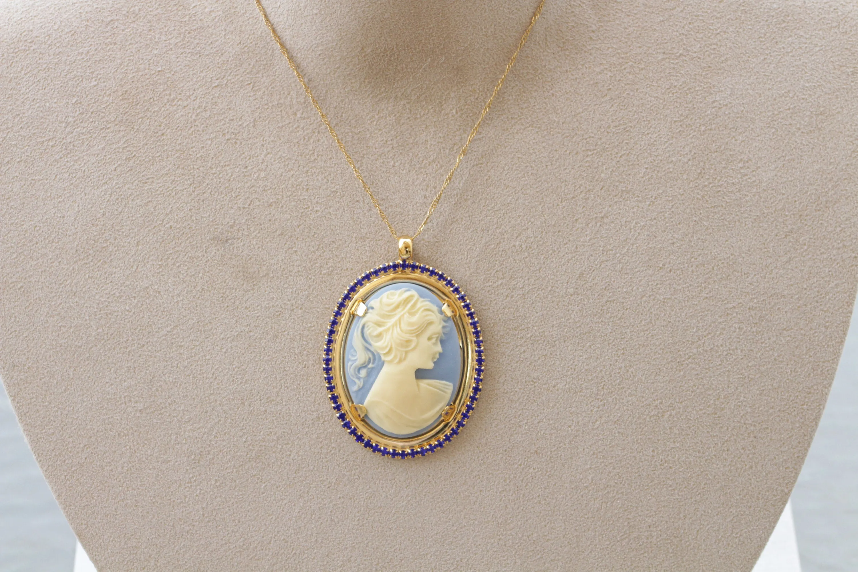 SAPPHIRE CAMEO NECKLACE
