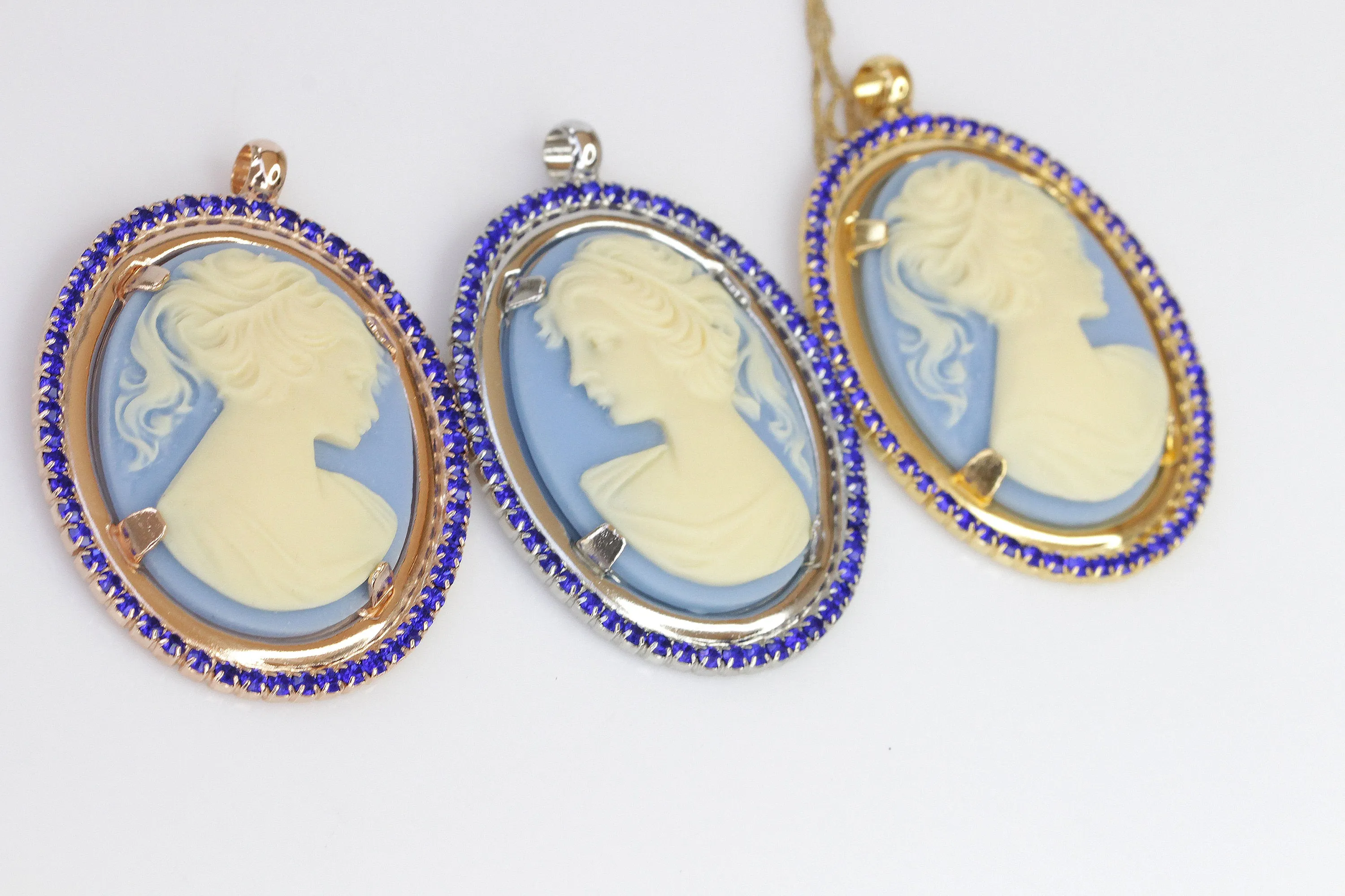 SAPPHIRE CAMEO NECKLACE