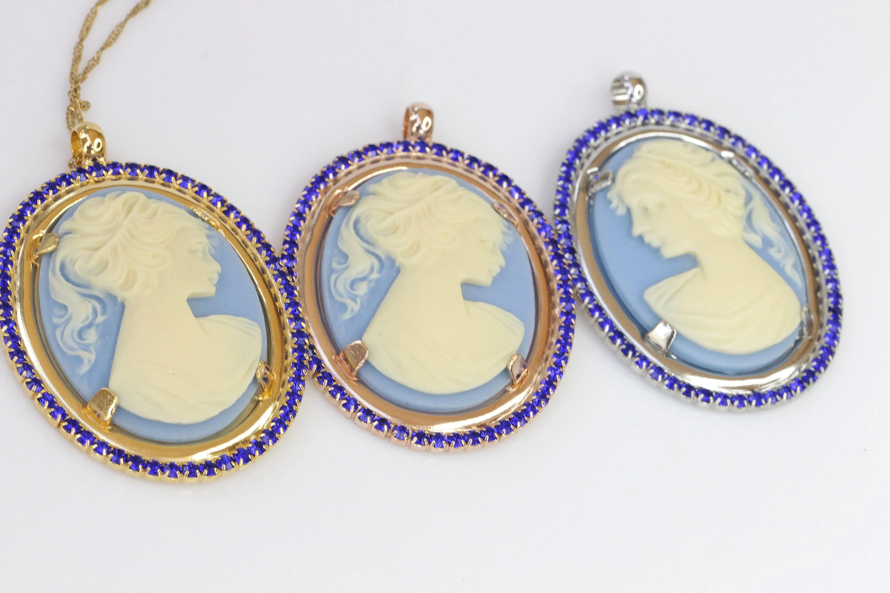 SAPPHIRE CAMEO NECKLACE